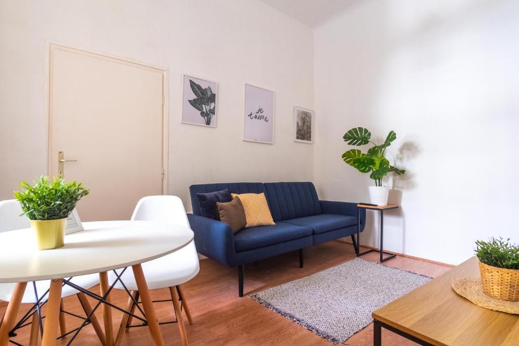 VERY Central 1-BR APT with patio